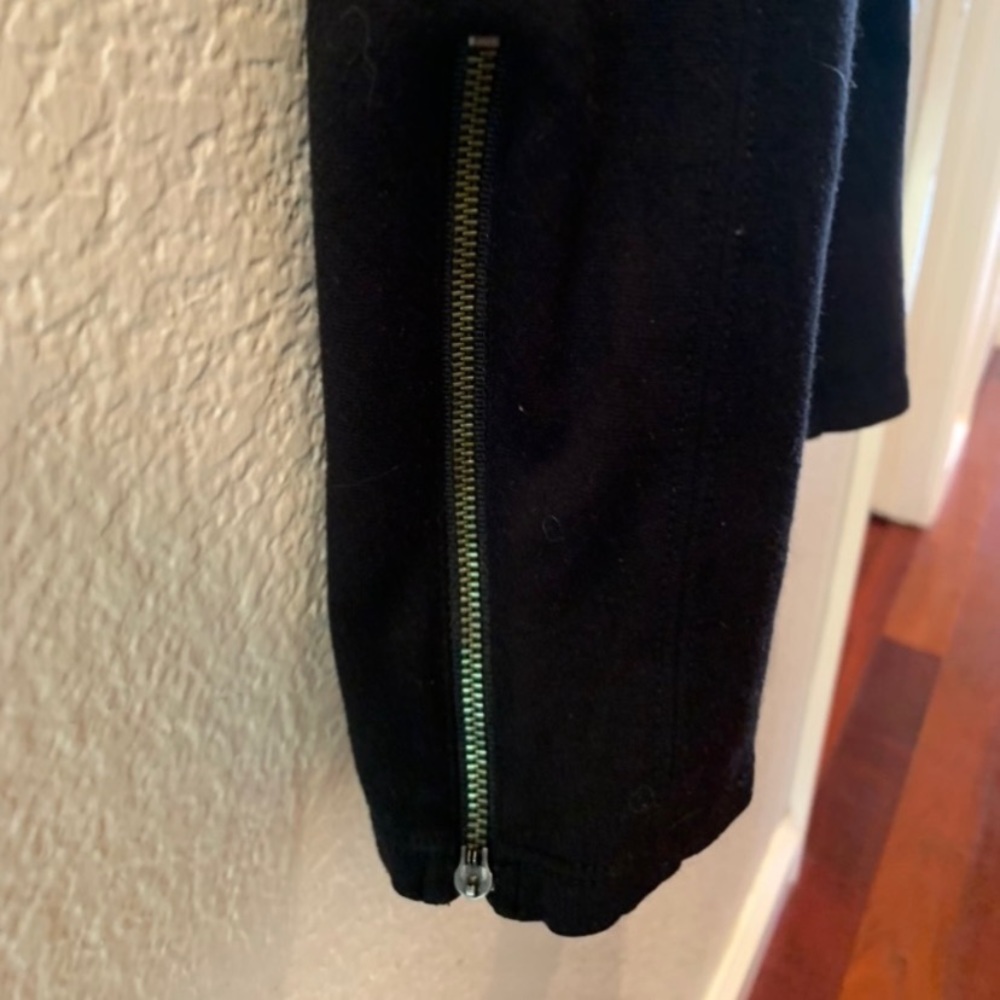 Basically NEW Super Cute Comfy Side Sip Leggings - Picture 4 of 5